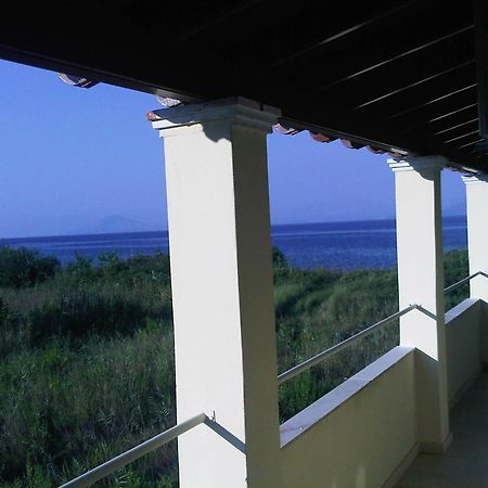 Virginia'S Beachfront Apartments Кавос Экстерьер фото