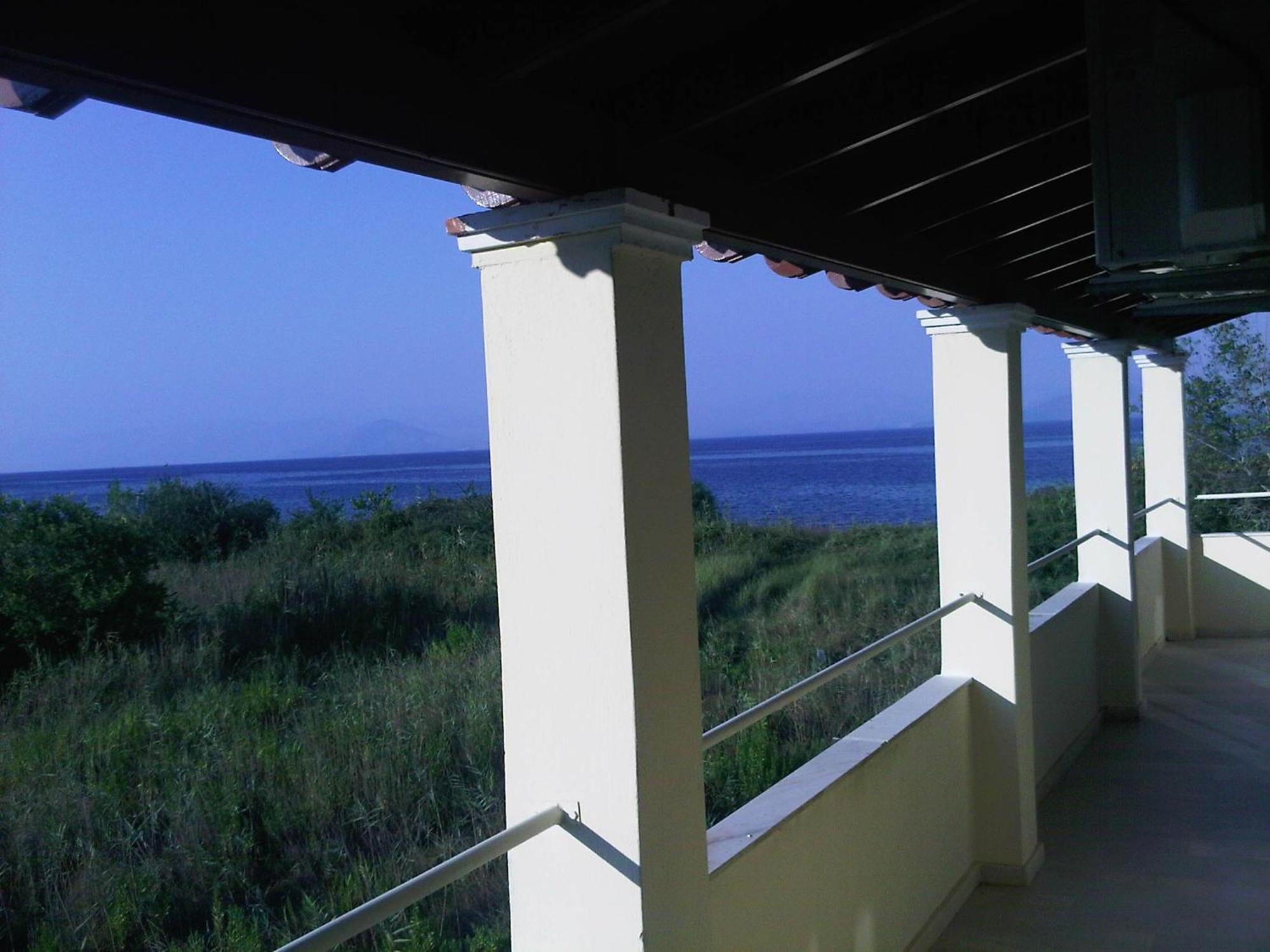 Virginia'S Beachfront Apartments Кавос Экстерьер фото